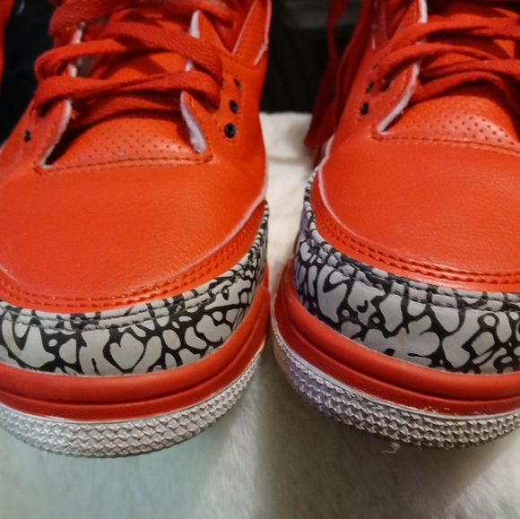 Pair of DJ Khaled Retro3 Jordan's - Picture 7 of 9